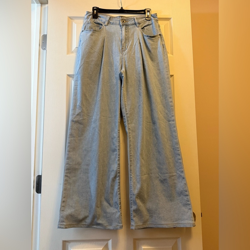 V Milano Italian Light Blue Flare Jeans Size 6
